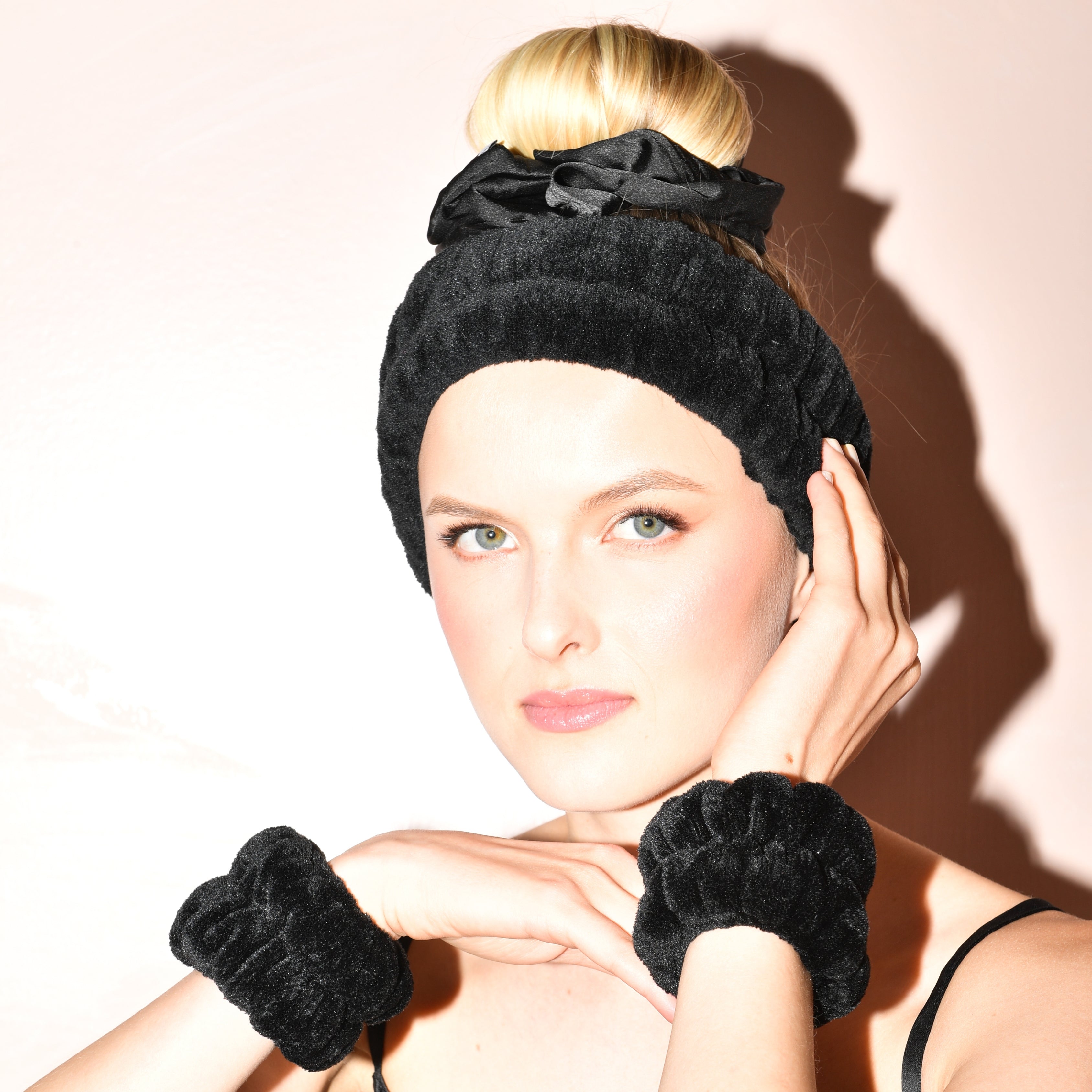 The Cloudpuff Headband + Wristband in Noir